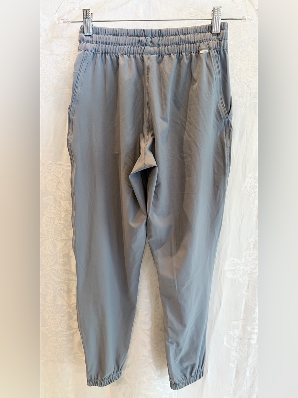 Vuori Gray Track Jogger Pants Women’s XS - Picture 2 of 4
